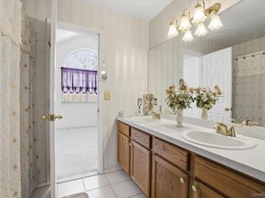 10 Heckscher Spur Road, East Islip NY 11730