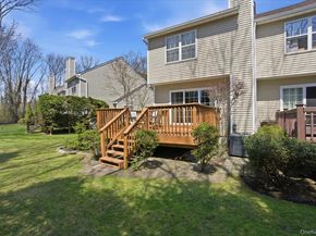 10 Heckscher Spur Road, East Islip NY 11730