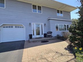 17 Ethan Lane, Ronkonkoma NY 11779