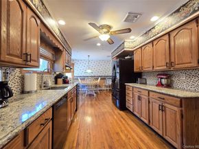 17 Ethan Lane, Ronkonkoma NY 11779