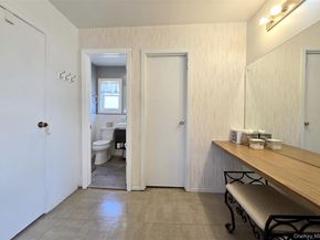 17 Ethan Lane, Ronkonkoma NY 11779