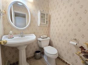17 Ethan Lane, Ronkonkoma NY 11779