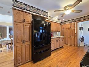 17 Ethan Lane, Ronkonkoma NY 11779