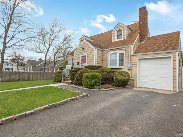 2164 Willow Street, Wantagh NY 11793