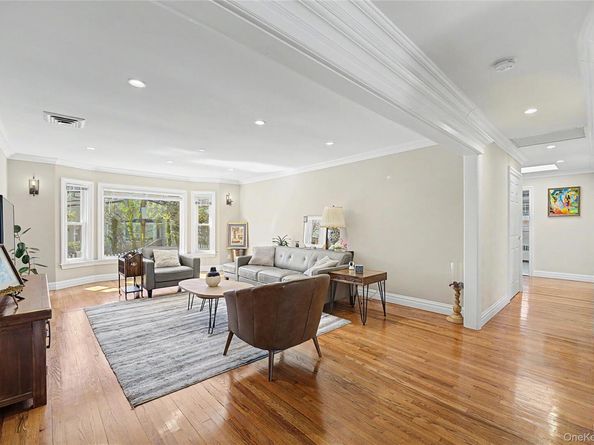 31 Edgemere Drive, Searingtown NY 11507