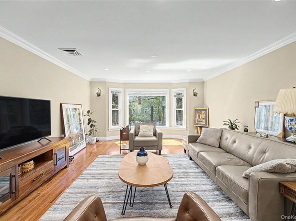 31 Edgemere Drive, Searingtown NY 11507