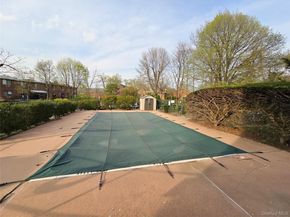 47-27 Little Neck Parkway L2, Little Neck NY 11362