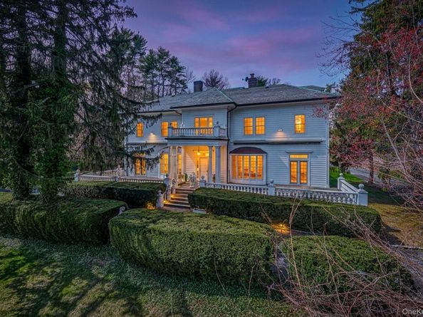 365 E Shore Road, Great Neck NY 11023