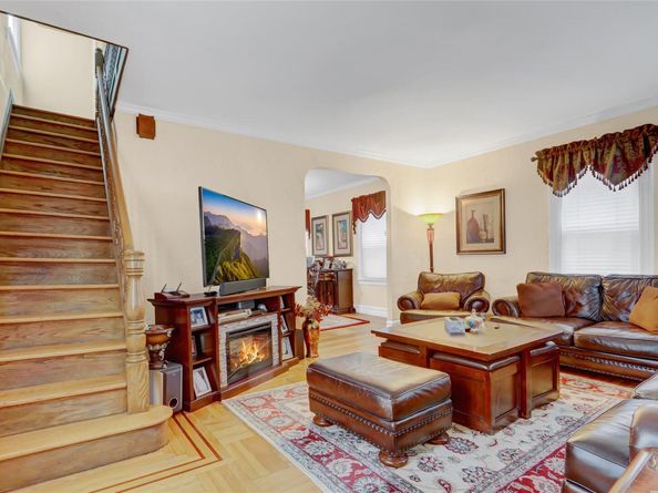 2445 Yates Avenue, Bronx NY 10469
