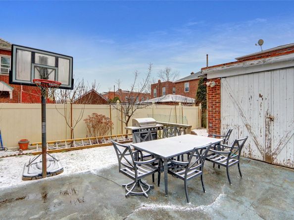 2445 Yates Avenue, Bronx NY 10469