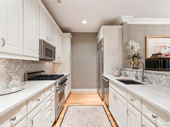 1 Christie Place 205W, Scarsdale NY 10583