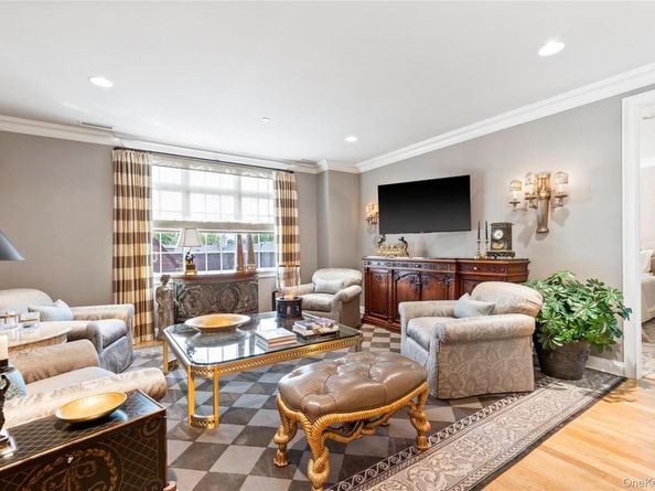 1 Christie Place 205W, Scarsdale NY 10583