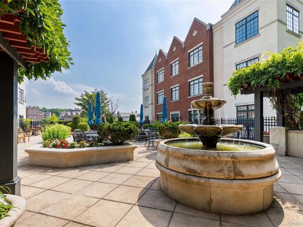 1 Christie Place 205W, Scarsdale NY 10583