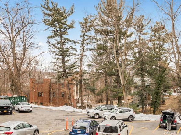 679 W 239th Street 1C, Bronx NY 10463