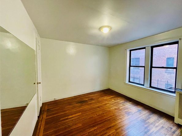 2199 Holland Avenue 3E, Bronx NY 10462