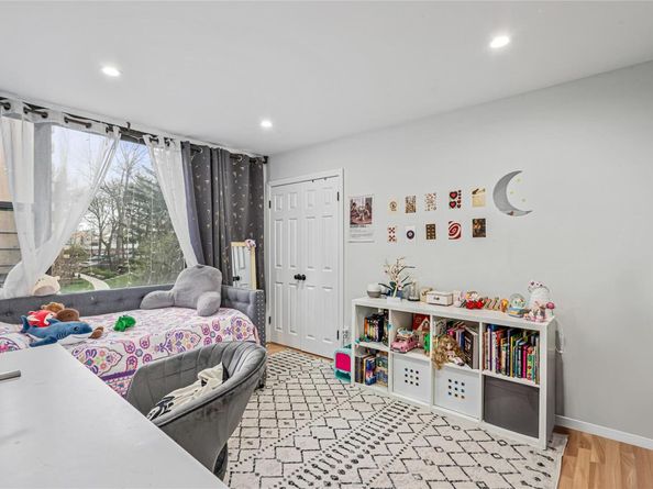 162-40 9th Avenue 3B, Beechhurst NY 11357