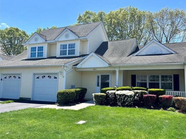 1403 Pebble Beach Path, Riverhead NY 11901
