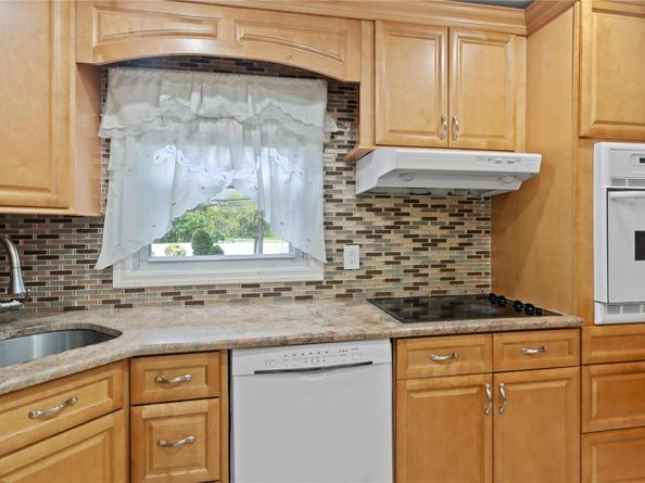 915 School Drive, Baldwin NY 11510