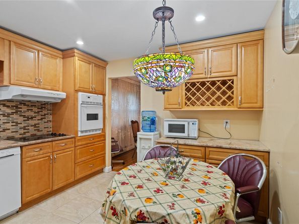 915 School Drive, Baldwin NY 11510