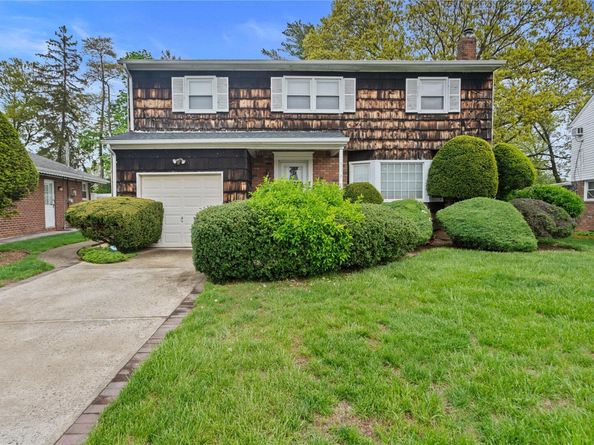 915 School Drive, Baldwin NY 11510