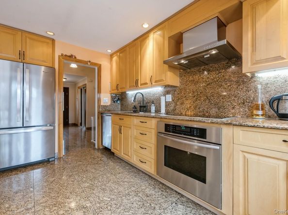 780 Regent Drive, Westbury NY 11590