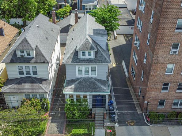 320 E 235th Street, Bronx NY 10470