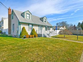 120 E Zoranne Drive, Farmingdale NY 11735