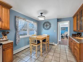 21 Burwood Lane, Coram NY 11727