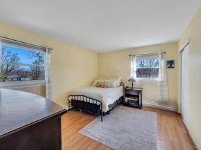 21 Burwood Lane, Coram NY 11727