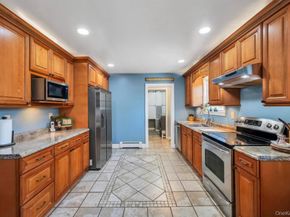 21 Burwood Lane, Coram NY 11727