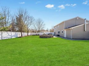 21 Burwood Lane, Coram NY 11727