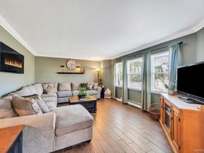 21 Burwood Lane, Coram NY 11727