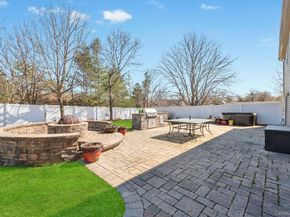 21 Burwood Lane, Coram NY 11727