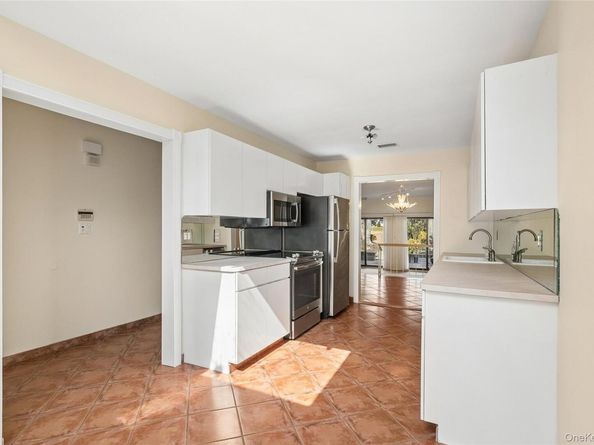 87 Northgate Circle, Melville NY 11747