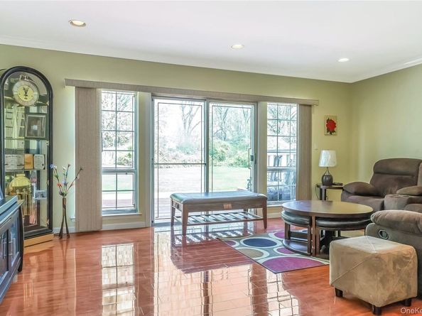 6 Manors Drive, Jericho NY 11753