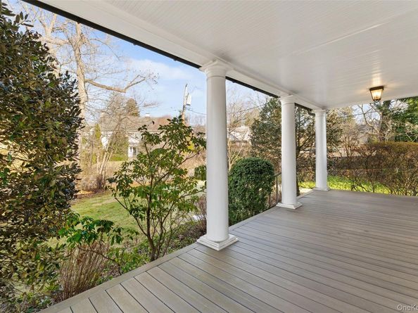 2 Oakwood Place, Scarsdale NY 10583