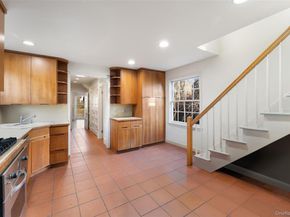 2 Oakwood Place, Scarsdale NY 10583