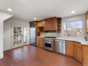 2 Oakwood Place, Scarsdale NY 10583