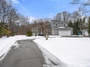 4 Monte Lane, Center Moriches NY 11934