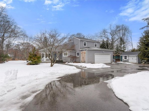 4 Monte Lane, Center Moriches NY 11934