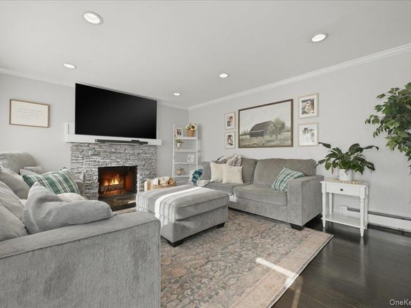 17 Hawthorne Street, Massapequa NY 11758