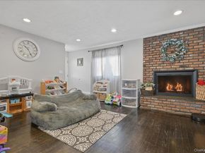 17 Hawthorne Street, Massapequa NY 11758