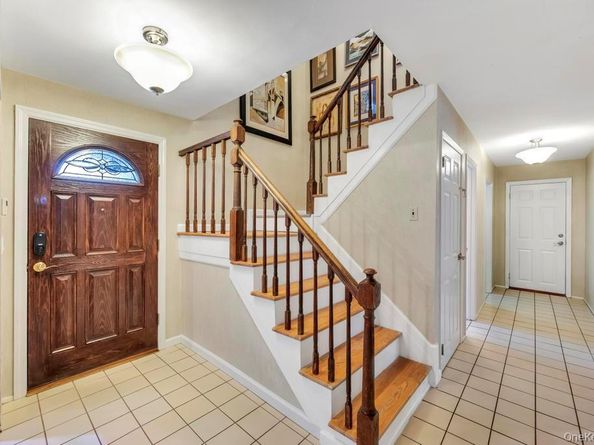 19 Spyglass Lane, East Setauket NY 11733