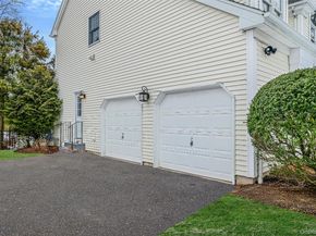 10 Ashley Loop, Northport NY 11768
