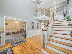 10 Ashley Loop, Northport NY 11768