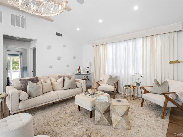 11 Huckleberry Lane E, Hampton Bays NY 11946