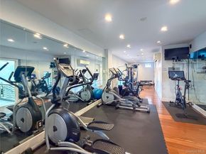 150 W 51st Street 2121, New York (Manhattan) NY 10019