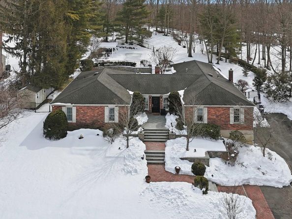 16 Daniel Lane, Dix Hills NY 11746