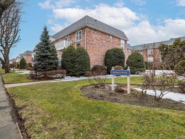 30 Daley Place 136, Lynbrook NY 11563