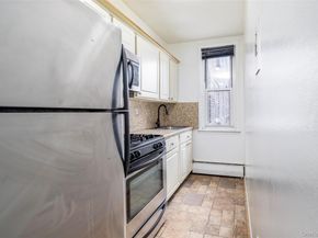 30 Daley Place 136, Lynbrook NY 11563